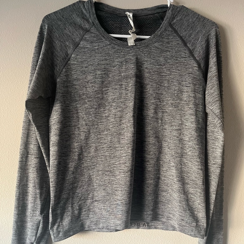 ❌sold❌ Swiftly Tech 2.0 Long Sleeve Race Length in GRAPHITE GREY / SILVER DROP